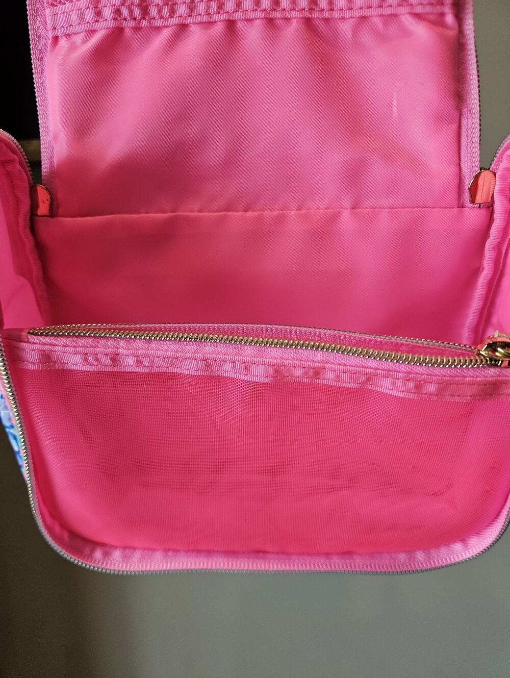 Lilly Pulitzer Printed Hanging Travel Case Kit Splendor in the Sand - No bottles - Picture 5 of 6